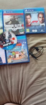 Nabíjecí na ps4stanice + kabel a 7 her na ps4 - 3