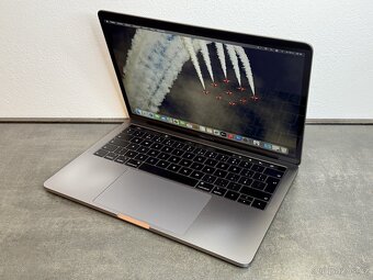 Macbook Pro 13" 2019 / I5 / 8GB / 256GB / Space gray - 3