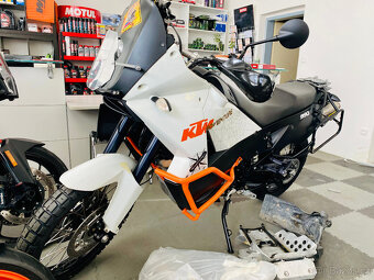 KTM 990 ADVENTURE WHITE ABS = AKRAPOVIČ / VÝBAVA - 3