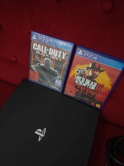 PS4 Pro 1TB + 2x ovladač + 2x hra - 3