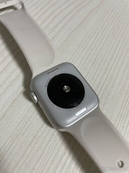 Apple Watch SE 40mm Stříbrný hliník s bouřkově modrým sporto - 3