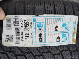 255/40/19 zimni pneu NOKIAN 255/40 R19 - 3