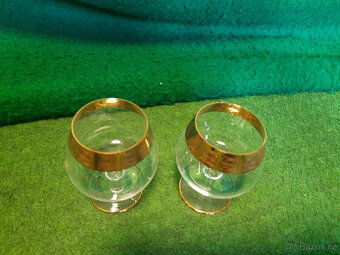 Dva skleněné panáky s výrazným zlatým okrajem - 3
