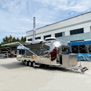 Airstream food truck Pojízdná prodejna, gastro přívěs 8.8M - 3
