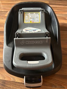 Autosedačka MaxiCosi Pearl 9-18kg + základna FamilyFix - 3