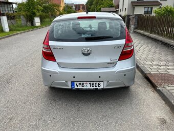 Hyundai i30 - stříbrná metalýza, nafta, 2011 - 3