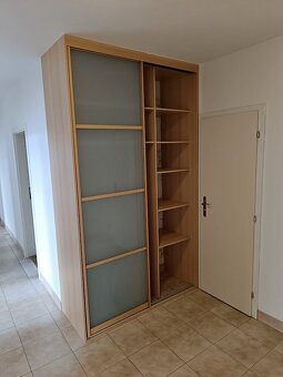 Sříň s posuvnými dveřmi - 3