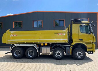 Mercedes-Benz AROCS 3248 8x4 - třístranný sklápěč - 3
