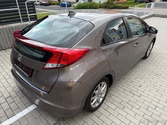 Honda Civic 1.8 i-VTEC 104 kW, jen 115.886 km, rok 2012 - 3