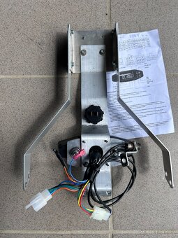 Digitální tacho na Yamaha TT600R a zásuvka 12V - 3