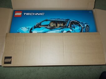 LEGO Technic Bugatti Chiron 42083 – sběratelská stavebnice - 3