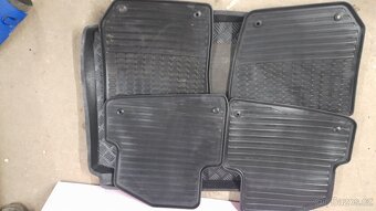 Gumové koberce Fabia 2 + vana do kufru - 3