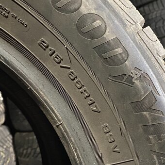Zimní pneu 215/65 R17 99V Goodyear 7,5mm - 3