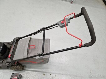 Prodám sekačku Powerworks 41cm 60V + 3x akumulátor - 3