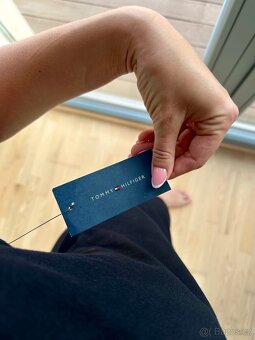 TOMMY HILFIGER ČERNÉ ŠATY - 3