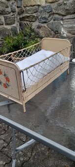 Starožitna plechová postýlka pro panenky - 3