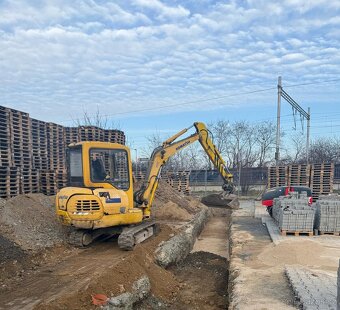 KOMATSU PC35R / 2002 / 6 566 m/h - 3