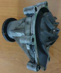 Vodní pumpa Mercedes W201, W124, W126 - 3