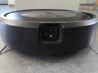 Robotický vysavač Roomba j7 - 3
