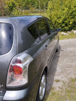 Toyota Corolla verso 2.2 - 3
