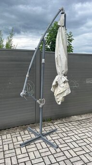 funkční konstrukci slunečníku, š. 300 cm daruji - 3