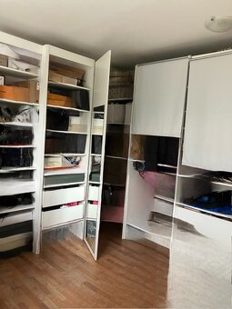 rohová vestavná skříň - 3