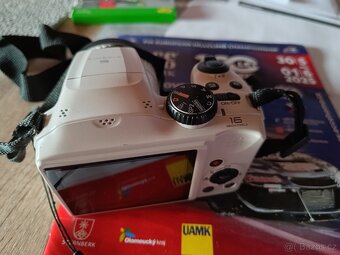 Fujifilm Finepix S4800 - 3