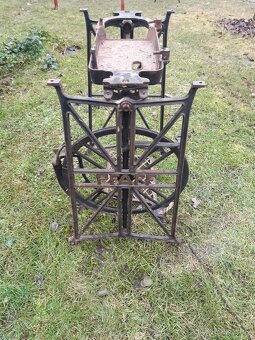 Prodám kostru - starý šicí stroj Pfaff - 3