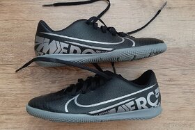 Sálové boty Adidas a Nike - 3
