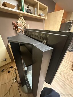 Televize i se stojanem - 3