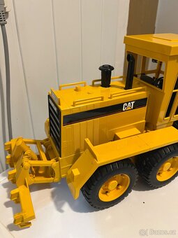 Silniční shrnovač Caterpillar - Bruder 2436 - 3