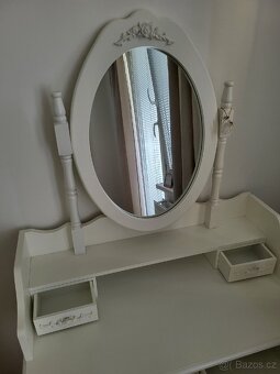 Toaletní stolek se zrcadlem - 3