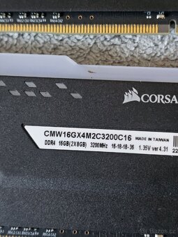 RAM Corsair Vengance RGB Pro 16GB DDR4 (2x8GB) - 3