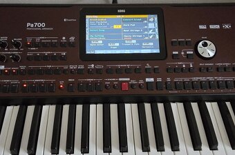 KORG PA700 - 3