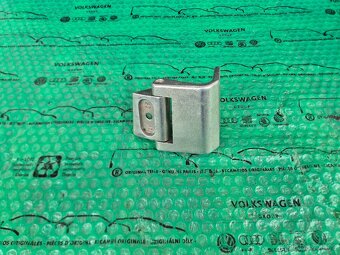 VW Transporter T4 závěs (pant) 701827154A - 3