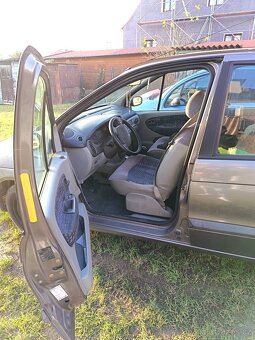 Pozorně číst. Renault Scénic 1.4. 16.v - 3