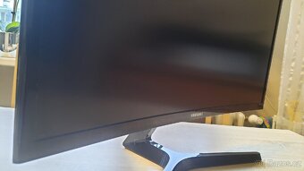 Prohnutý LCD monitor Samsung 24", Full HD 1920×1080 - 3