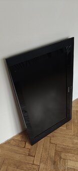 40" Samsung LCD TV - 3