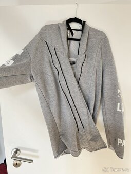 Neobvyklá stylová mikina - 3