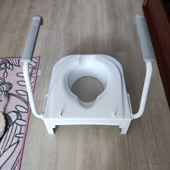 WC sedátko s vyklopnymi područkami - 3