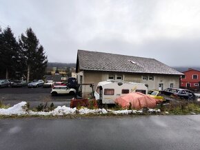 Dům s možností víceúčelového využití, celková plocha 1782 m2 - 3