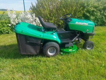 ZAHRADNÍ TRAKTOR JOHN DEERE - 3