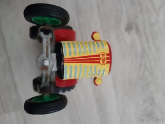 Kovovy traktor - 3