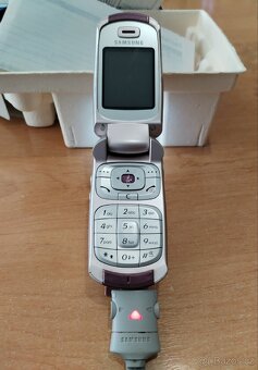 Historický funkční SAMSUNG SGH -E530 vajíčko Krabicovka - 3