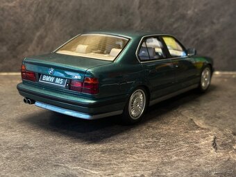 BMW M5 E34 Cecotto zelená 1:18 - 3