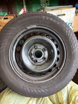 Prodám 4x obutá zimní Škoda-vw - 3