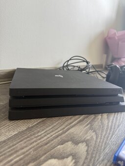 Ps4 pro 1TB + 3hry, 2 ovladače + Nabíjecí stojan - 3
