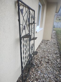 Kovový stojan na kytky - 3