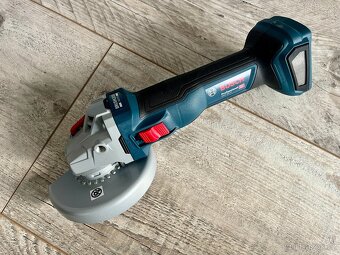 Nová úhlová bruska BOSCH Professional - 3
