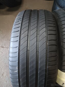 2xletní pneu Michelin 235/45/18. - 3